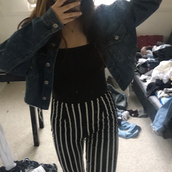 NWOT Forever 21 Cropped Raw Hem Denim Jacket - Picture 4 of 7